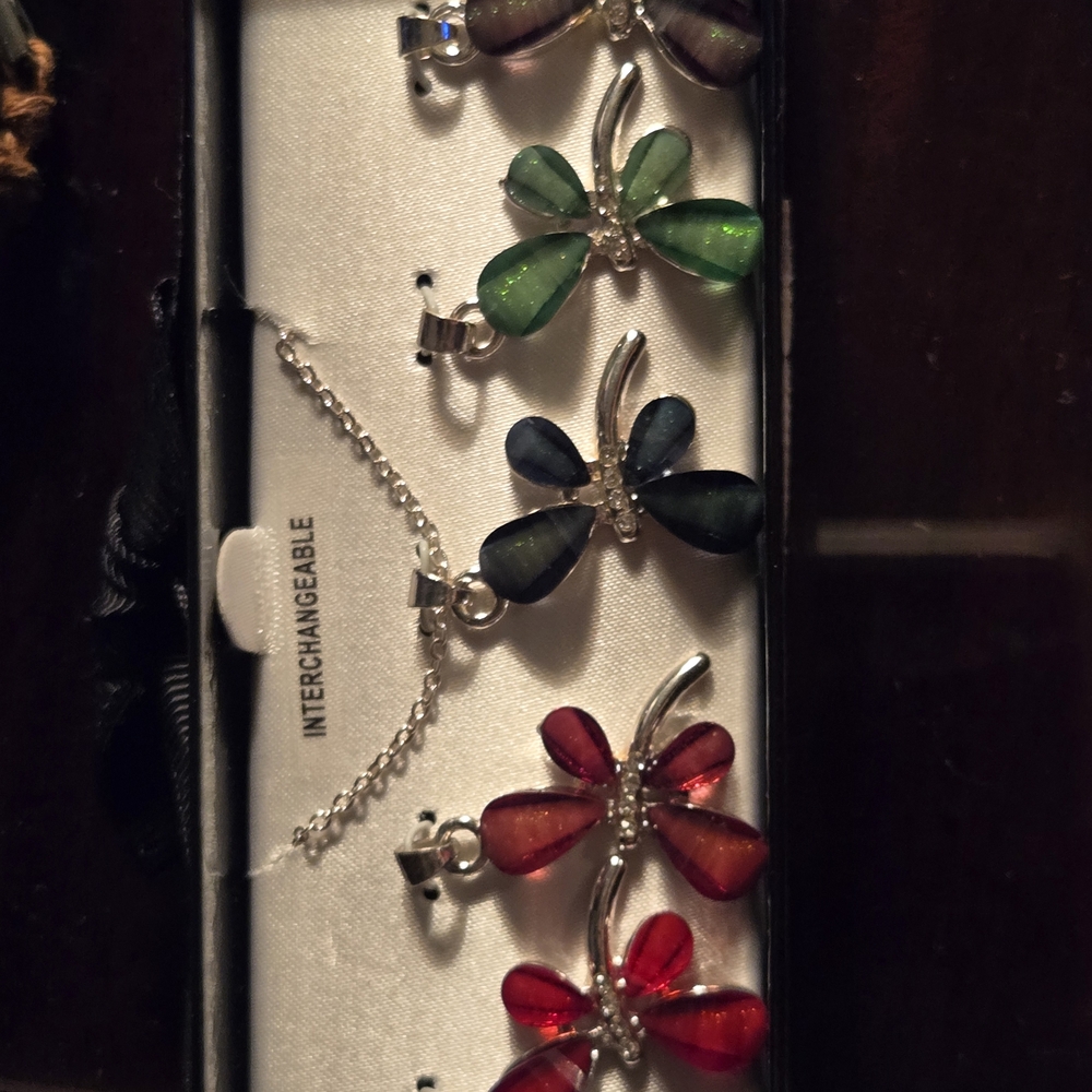 Butterfly Pendant Necklace Set - Multicolor